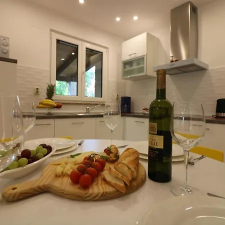 Lorena Lavanda 1 Πόρετς