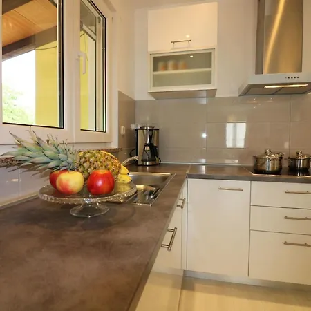 Lorena Lavanda 1 Porec